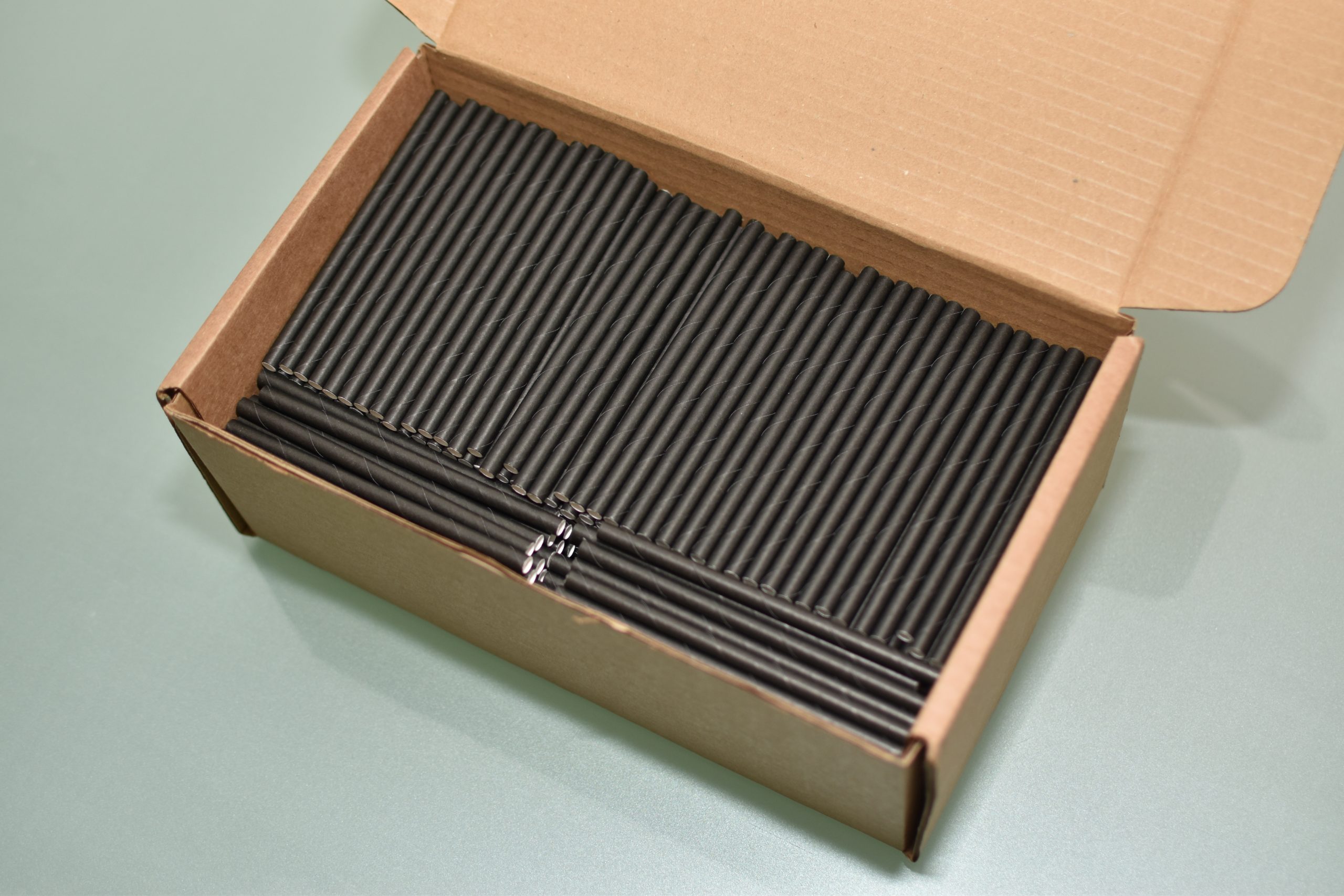 PAIE DE BĂUT DIN HÂRTIE – NEGRU – SET 800 BUCĂȚI (120X6MM) 2