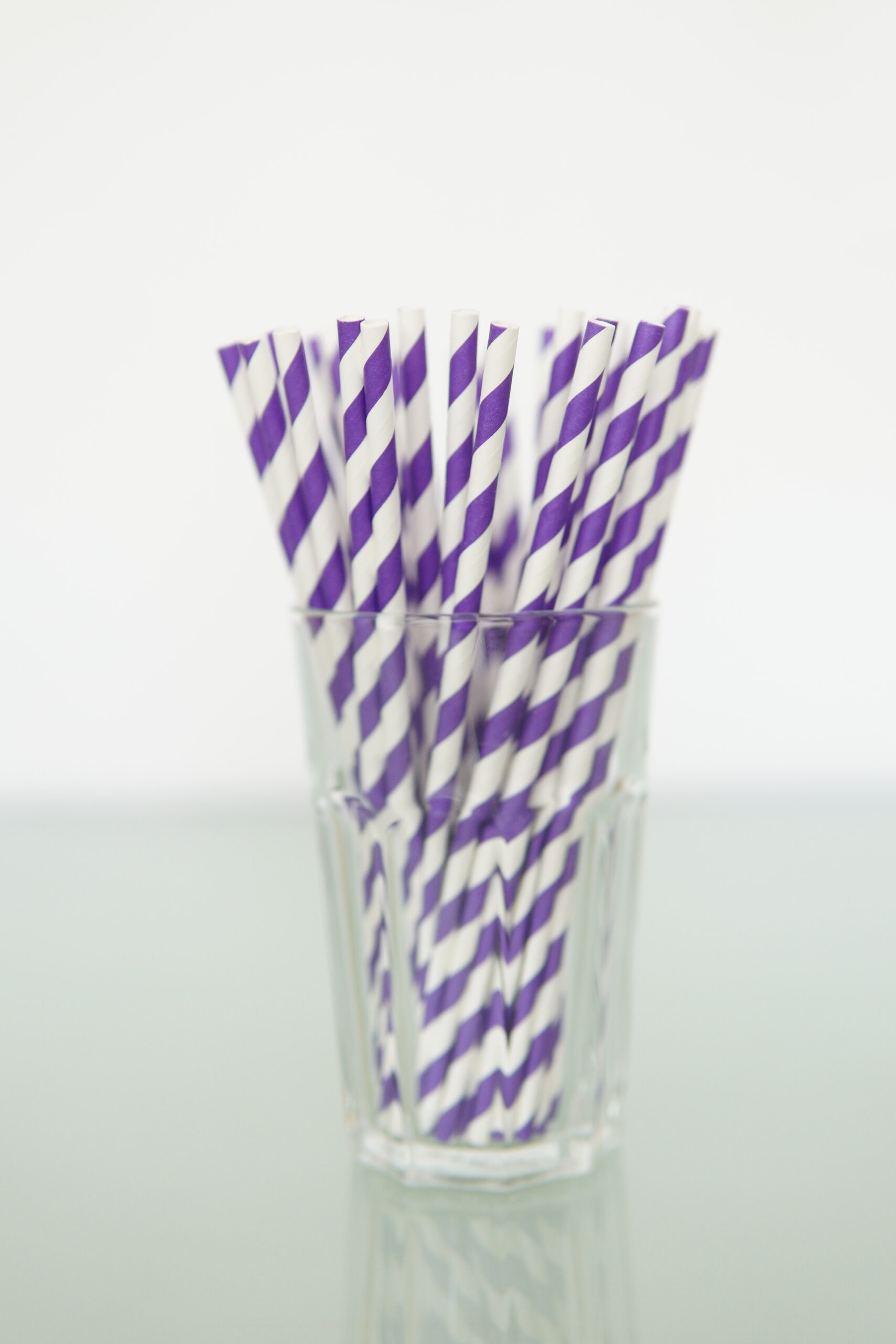 PAIE DE BĂUT DIN HÂRTIE, ALB-MOV (197X6MM) – SET 400 BUCĂȚI 3